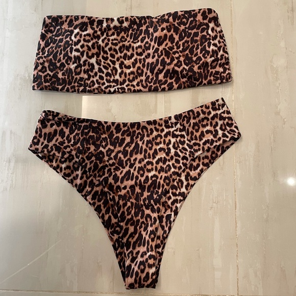 Bikini - Picture 1 of 1